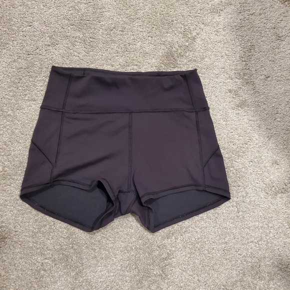 Lululemon In Motion Short 2.5 Size 8 - Picture 8 of 11